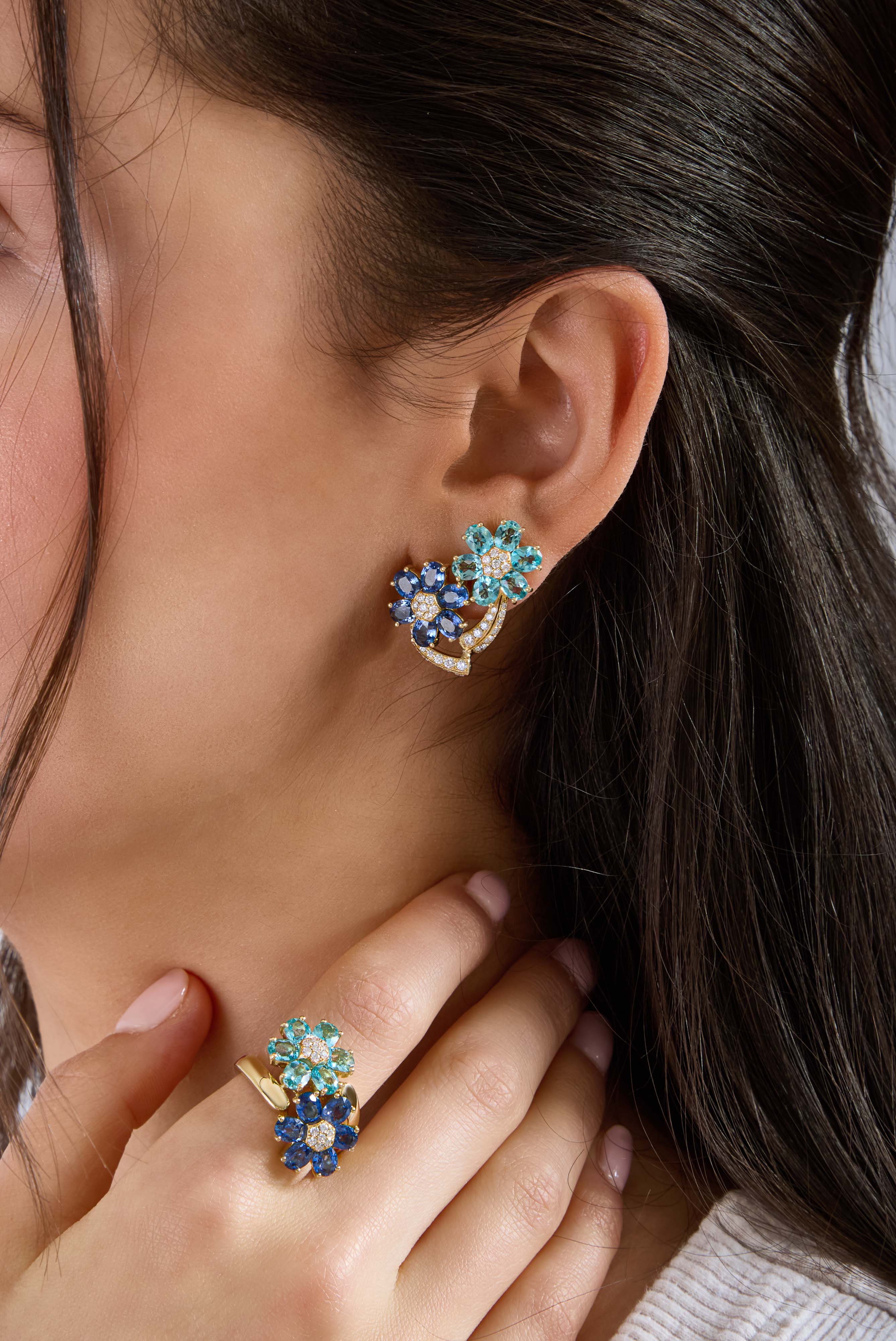 Blue Sapphire And Apatite Flower Ring